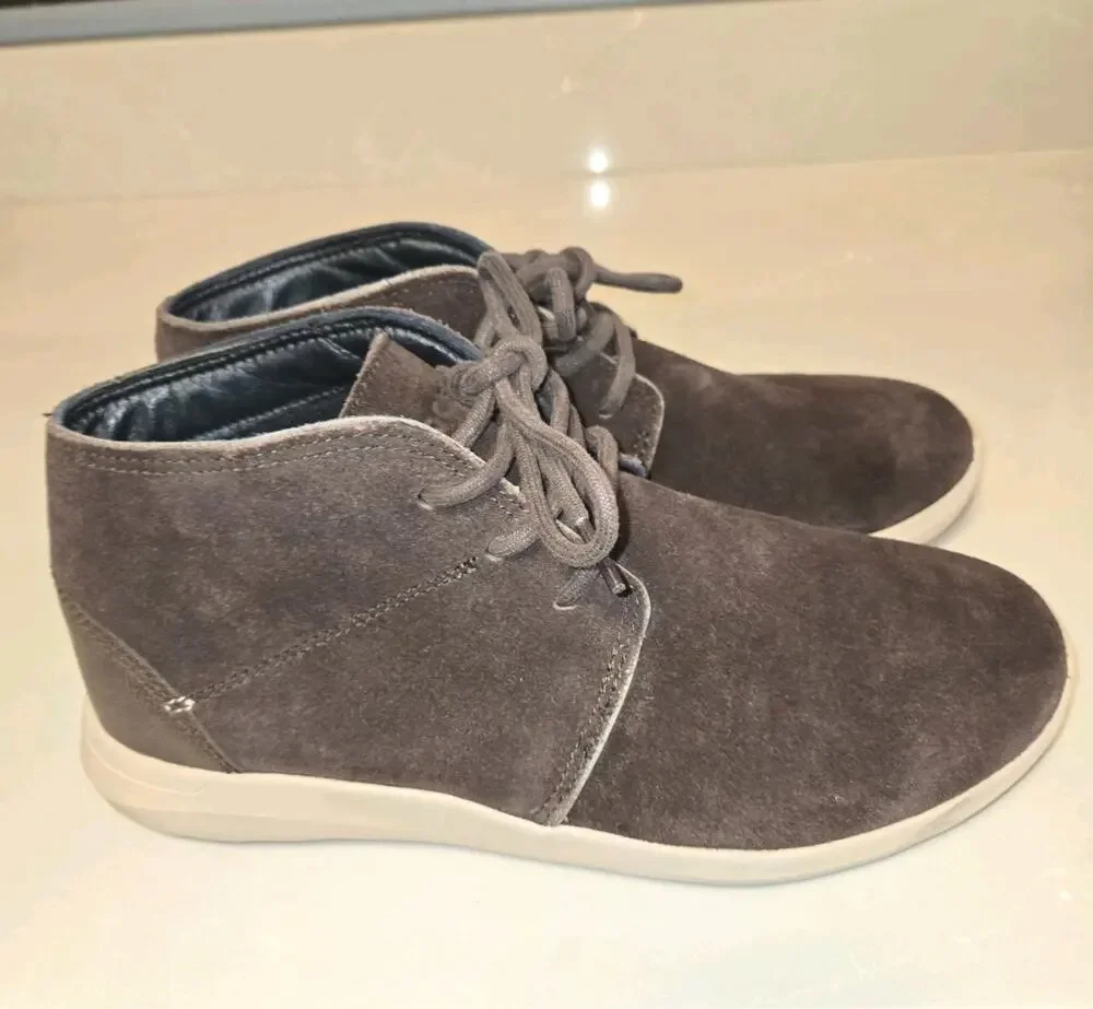 Crocs Kinsale Chukka Boots Mens 9 Dark Brown Suede Lace Up Comfort